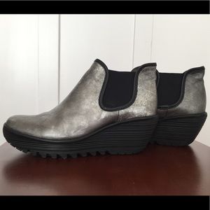 FLY London Yat Leather Wedge size 39